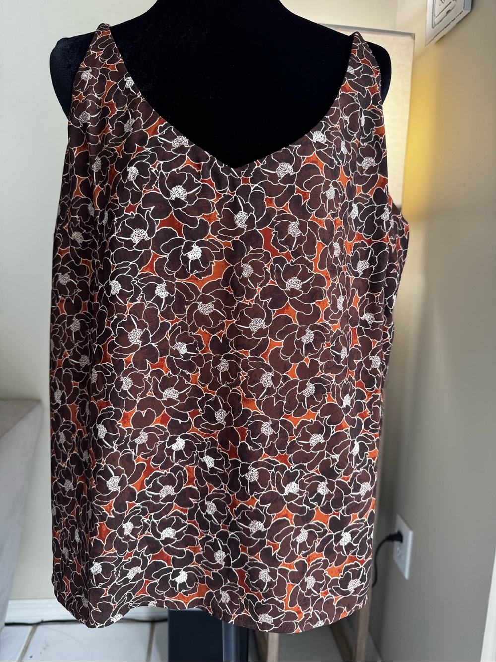 Banana Republic Women's XL Brown Floral Camisole Top Adjustable Straps Shell